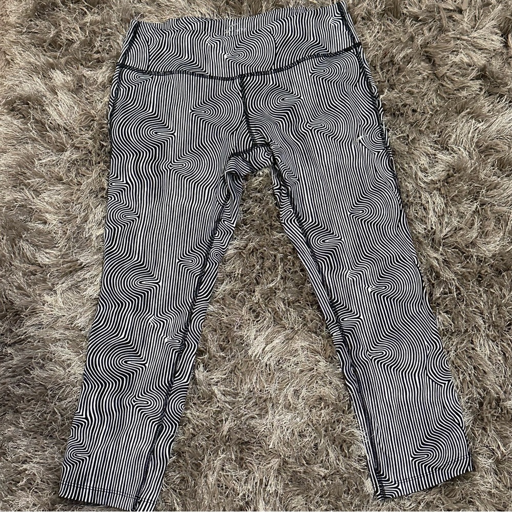 Nike Dri-Fit Black & White Swirl Crop Leggings
